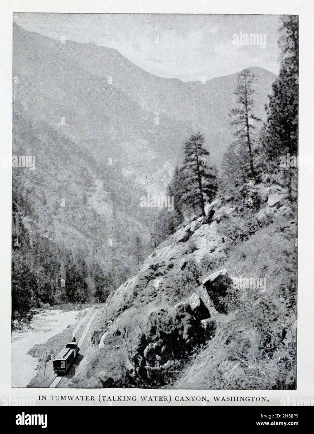 In Tumwater (Tlking Water) Canyon, Washington Scenery on American Railroads dalla rivista Engineering MAGAZINE DEDICATA AL PROGRESSO INDUSTRIALE Volume IX aprile - settembre 1895 NEW YORK The Engineering Magazine Co Foto Stock