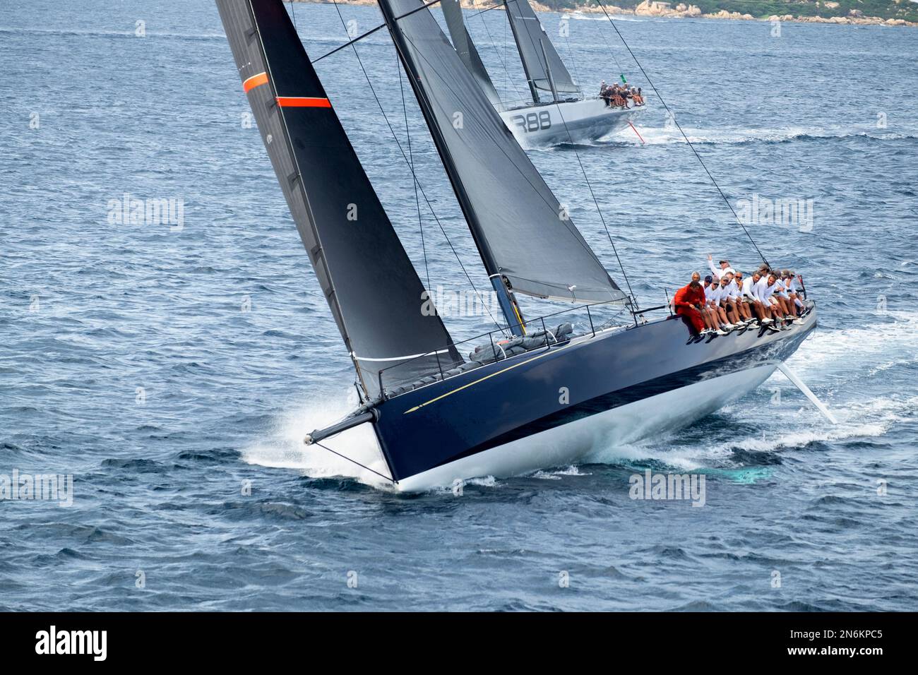 Isola di la Maddalena, Sardegna, Italia, settembre 6 2022 - Barche a vela equipaggi in regata di fronte all'isola di la Maddalena Foto Stock