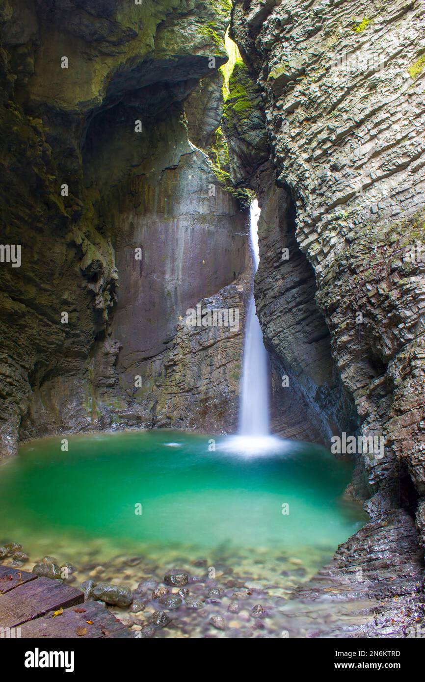 Cascata Kozjak (Slap Kozjak) in Kobarid, sulle Alpi Giulie in Slovenia Foto Stock