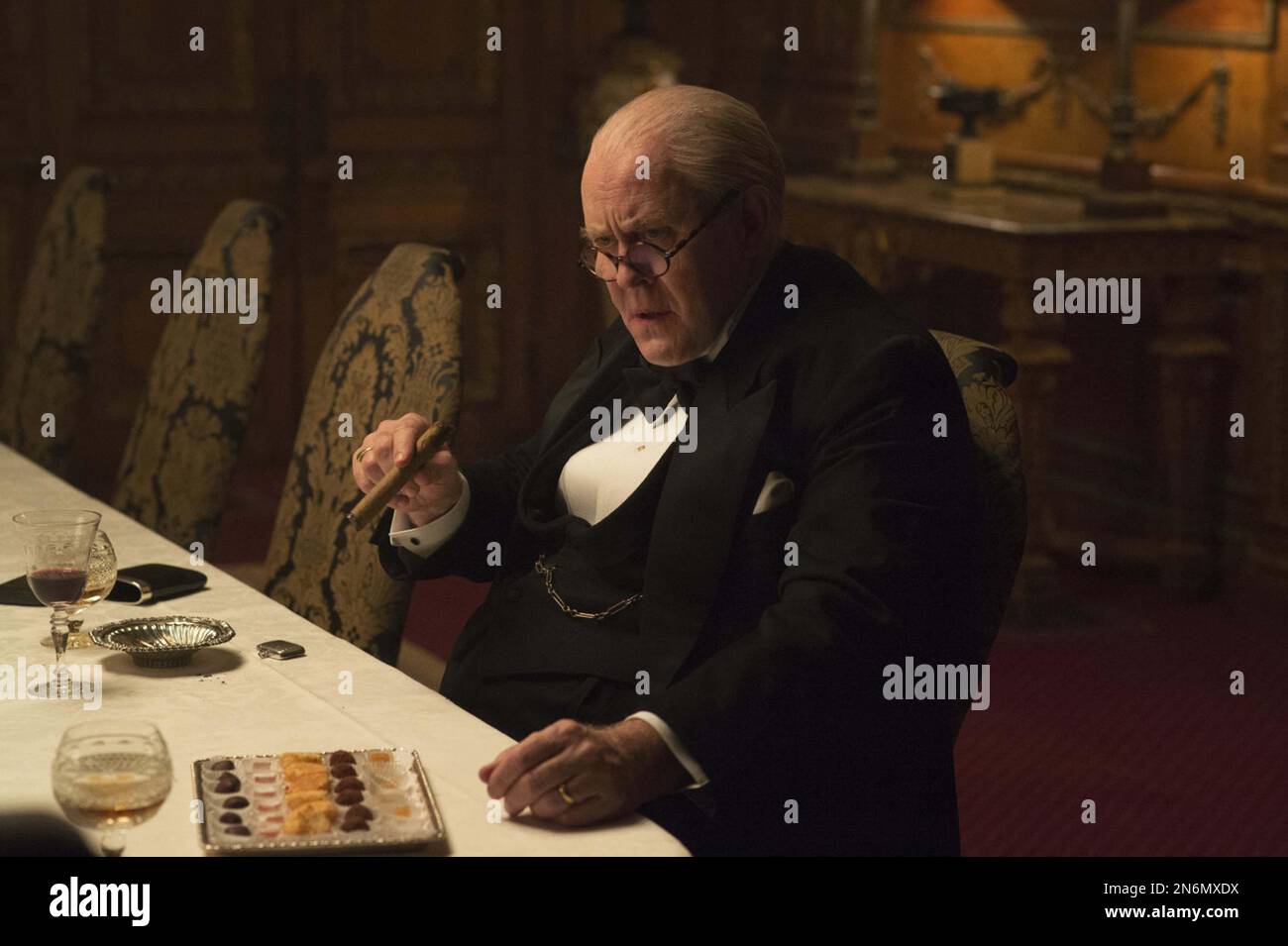 THE CROWN (TV) (2016) COLLEZIONE JOHN LITHGOW NETFLIX/MOVIESTORE Foto Stock