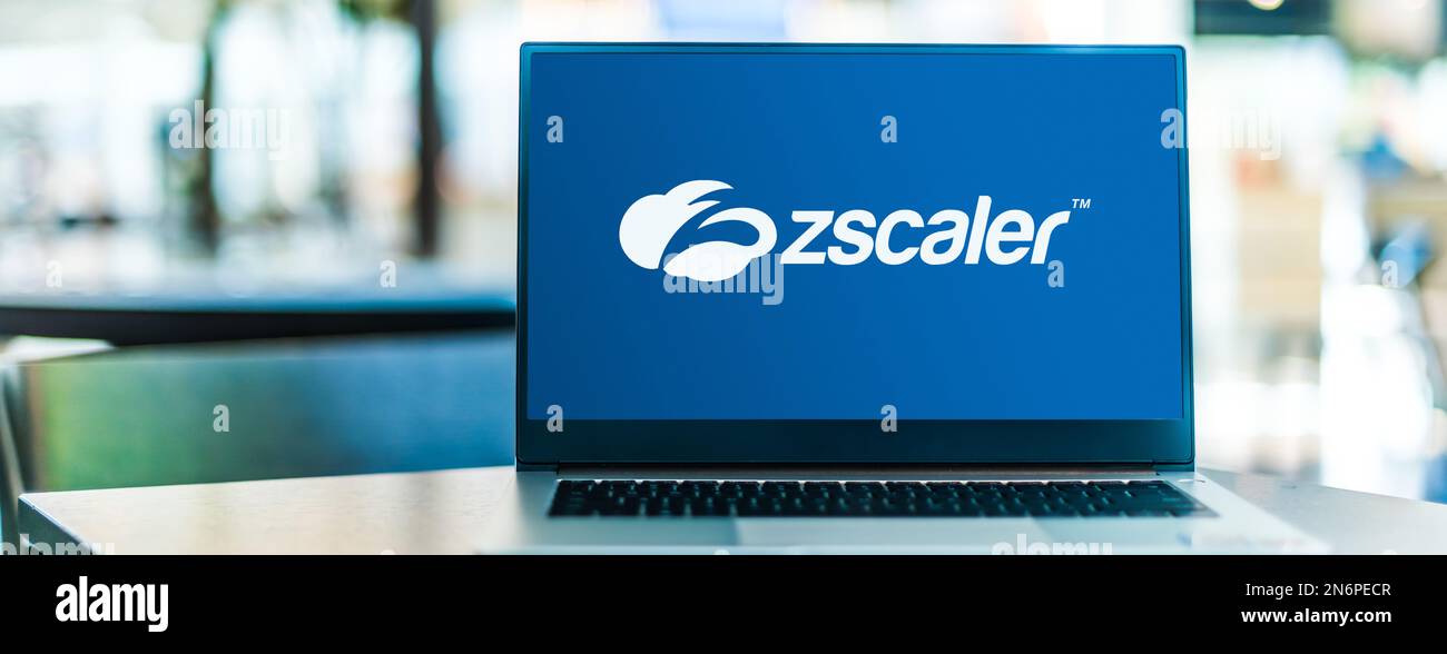POZNAN, POL - 4 MAGGIO 2022: Computer portatile con logo di Zscaler, una società di sicurezza sul cloud, con sede a San Jose, California Foto Stock