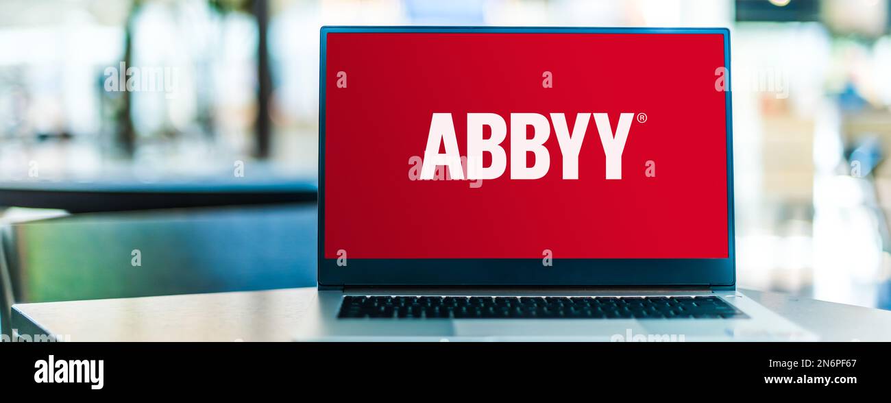 POZNAN, POL - 28 GIUGNO 2022: Computer portatile che visualizza il logo di ABBYY FineReader PDF, un'applicazione di riconoscimento ottico dei caratteri (OCR) sviluppata da A. Foto Stock