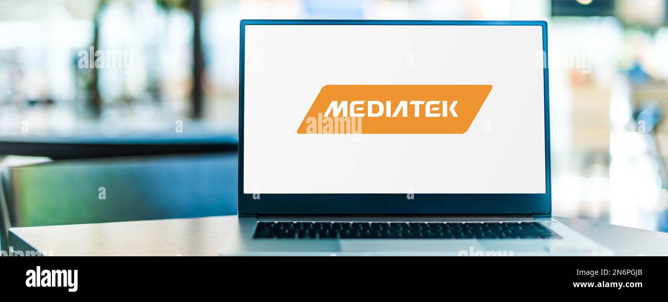 POZNAN, POL - 2 AGOSTO 2022: Computer portatile che visualizza il logo di MediaTek, una società di semiconduttori fabless taiwanese Foto Stock