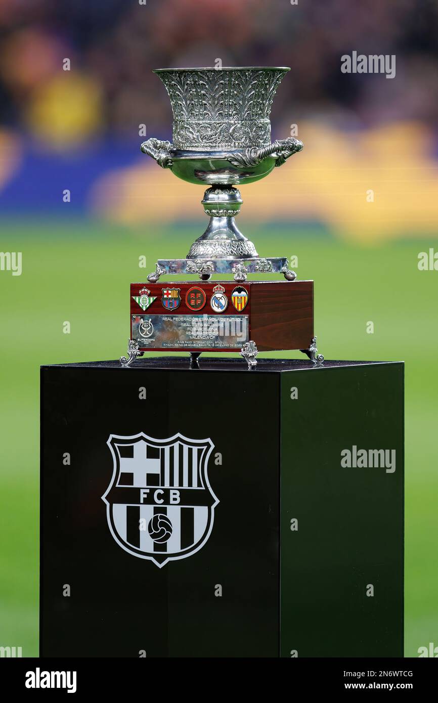 BARCELLONA - GENNAIO 23: Vista del trofeo Supercopa de Espana prima della partita di LaLiga tra FC Barcelona e Getafe CF allo stadio Spotify Camp Nou Foto Stock