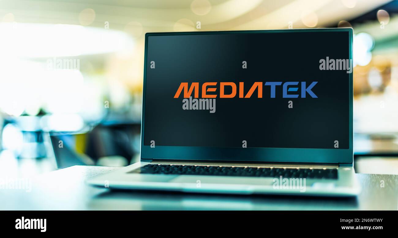 POZNAN, POL - 2 AGOSTO 2022: Computer portatile che visualizza il logo di MediaTek, una società di semiconduttori fabless taiwanese Foto Stock