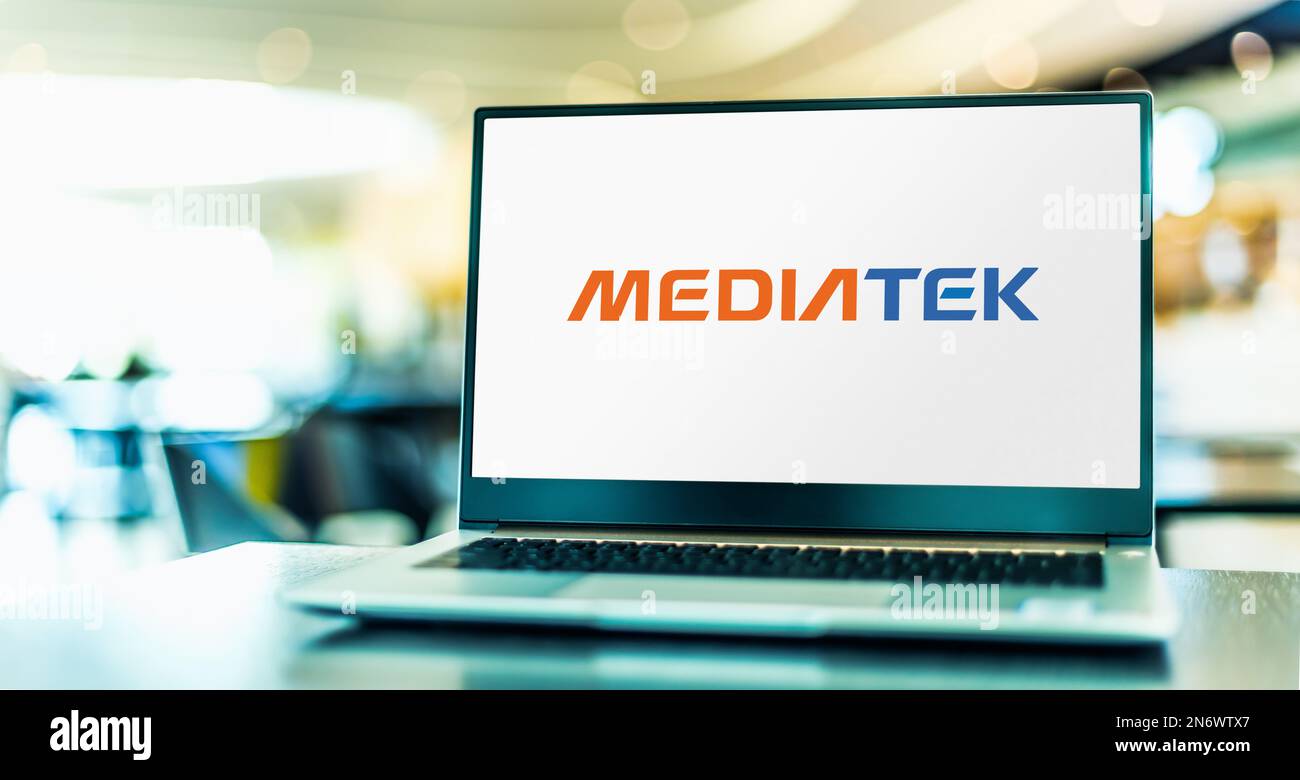 POZNAN, POL - 2 AGOSTO 2022: Computer portatile che visualizza il logo di MediaTek, una società di semiconduttori fabless taiwanese Foto Stock