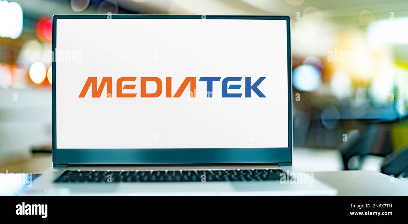 POZNAN, POL - 2 AGOSTO 2022: Computer portatile che visualizza il logo di MediaTek, una società di semiconduttori fabless taiwanese Foto Stock