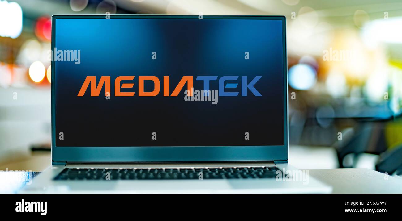 POZNAN, POL - 2 AGOSTO 2022: Computer portatile che visualizza il logo di MediaTek, una società di semiconduttori fabless taiwanese Foto Stock