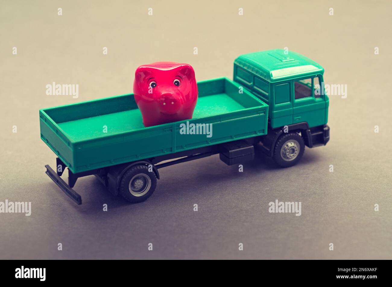 banco di piggy sul camion Foto Stock