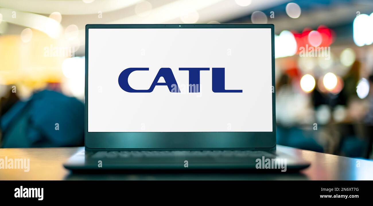 POZNAN, POL - 20 LUGLIO 2022: Computer portatile che visualizza il logo di CATL, un produttore cinese di batterie e società tecnologica fondata nel 2011 Foto Stock