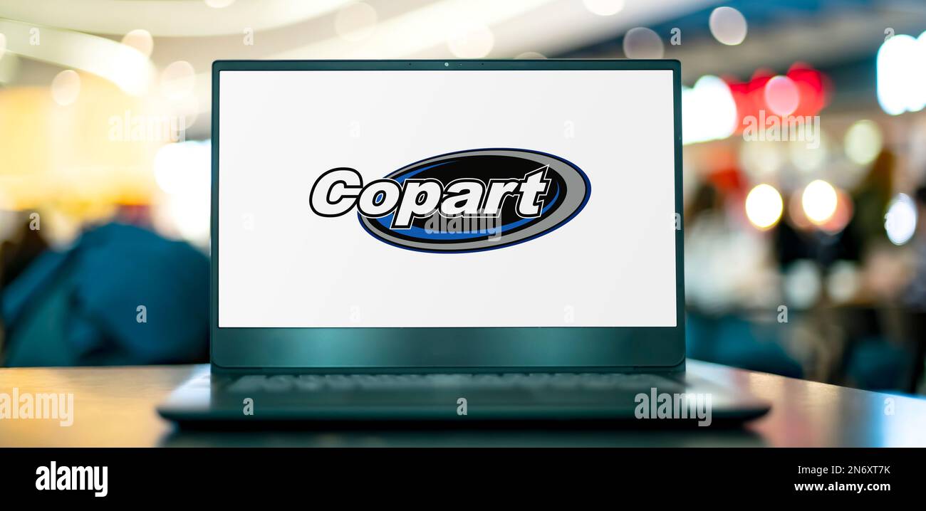 POZNAN, POL - 28 GIUGNO 2022: Computer portatile che visualizza il logo di Copart, un fornitore globale di vendita all'asta di veicoli online e servizi di remarketing per l'automot Foto Stock