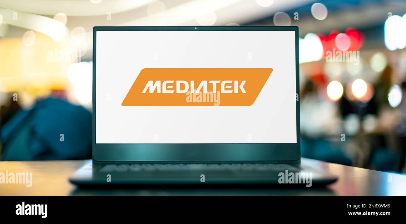 POZNAN, POL - 2 AGOSTO 2022: Computer portatile che visualizza il logo di MediaTek, una società di semiconduttori fabless taiwanese Foto Stock
