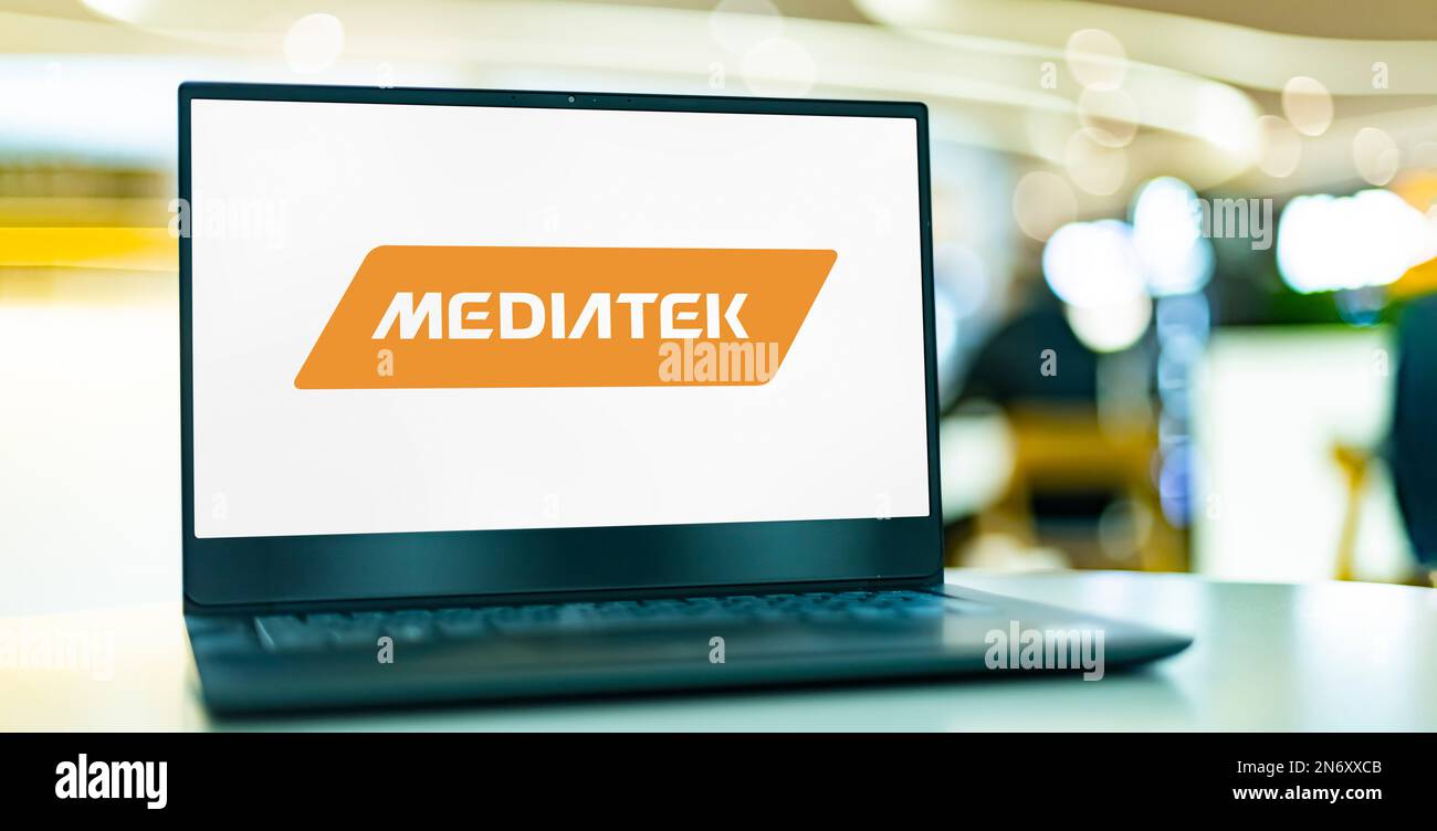 POZNAN, POL - 2 AGOSTO 2022: Computer portatile che visualizza il logo di MediaTek, una società di semiconduttori fabless taiwanese Foto Stock