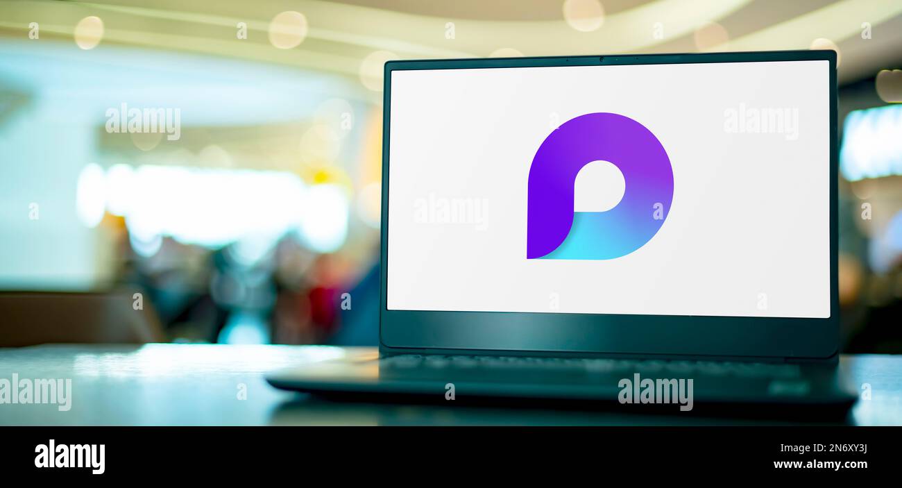 POZNAN, POL - 8 SETTEMBRE 2022: Computer portatile che visualizza il logo di Microsoft Loop, una piattaforma di collaborazione online di Microsoft Foto Stock