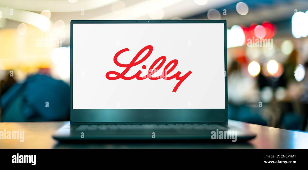 POZNAN, POL - 28 ottobre 2022: Computer portatile con logo di Eli Lilly and Company, una società farmaceutica con sede a Indianapolis, Indiana, Foto Stock