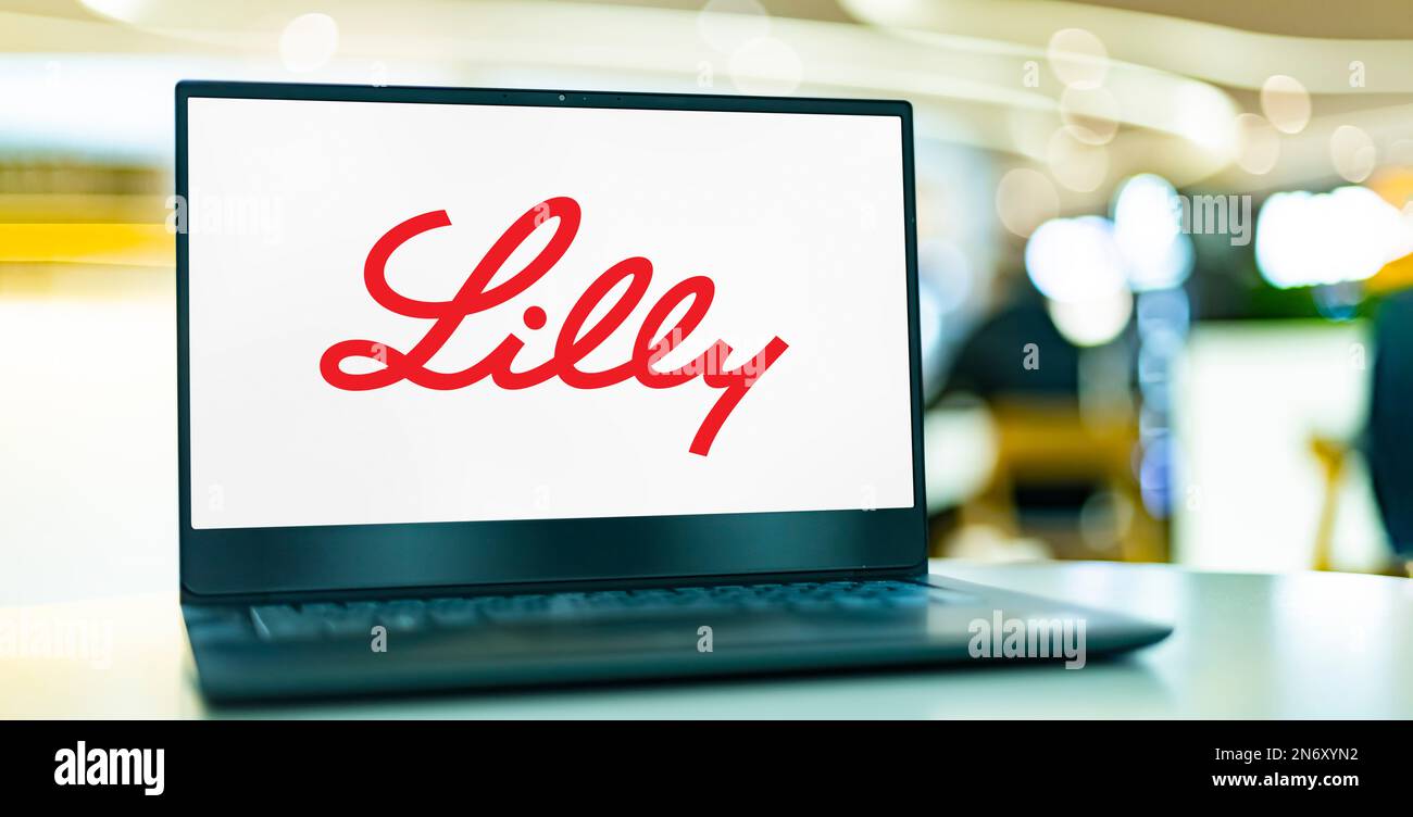 POZNAN, POL - 28 ottobre 2022: Computer portatile con logo di Eli Lilly and Company, una società farmaceutica con sede a Indianapolis, Indiana, Foto Stock