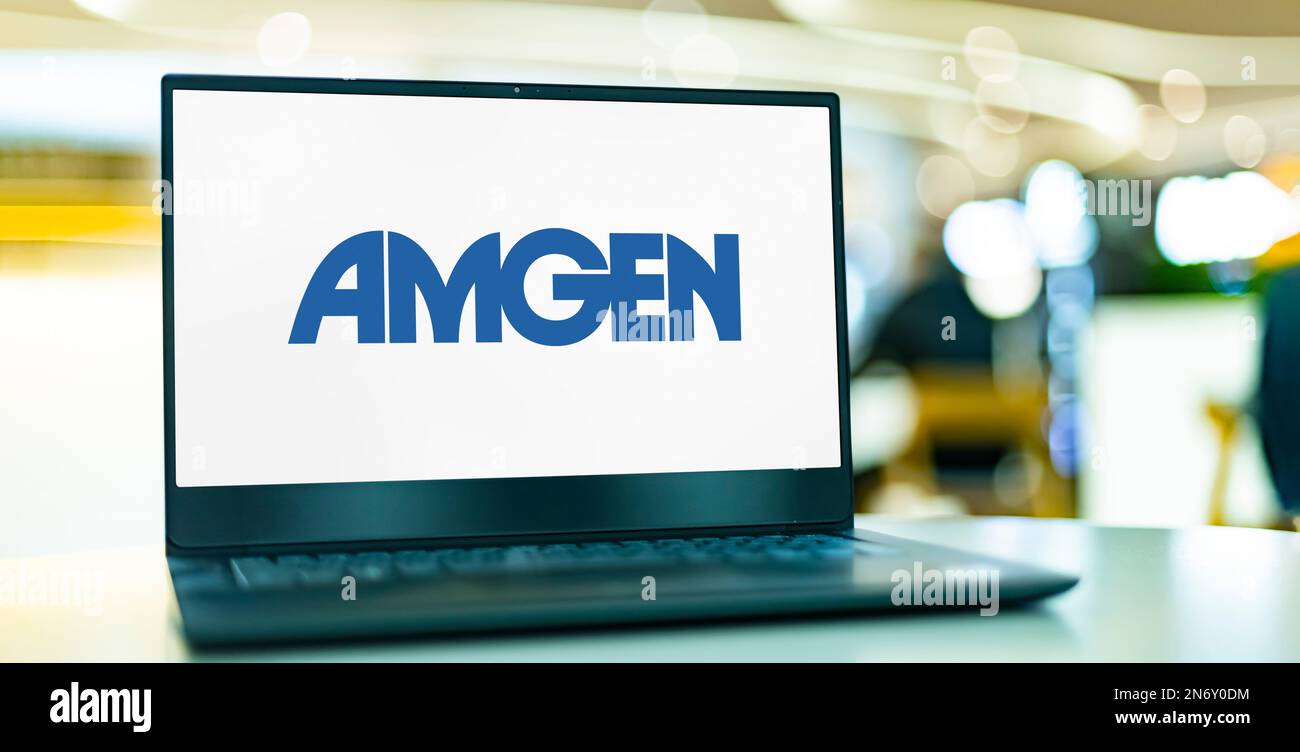 POZNAN, POL - 28 ottobre 2022: Computer portatile con logo di Amgen, una società biofarmaceutica con sede a Thousand Oaks, California Foto Stock