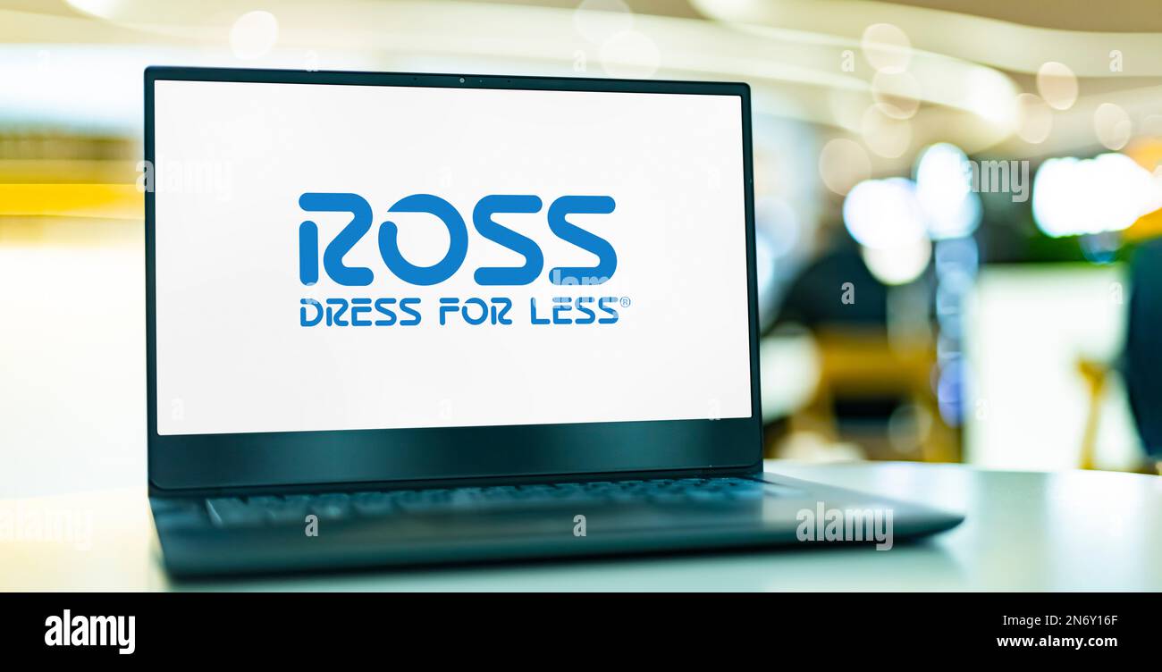 POZNAN, POL - 22 NOVEMBRE 2022: Computer portatile con logo dei Ross Stores, una catena di grandi magazzini con sede a Dublino, California, Foto Stock
