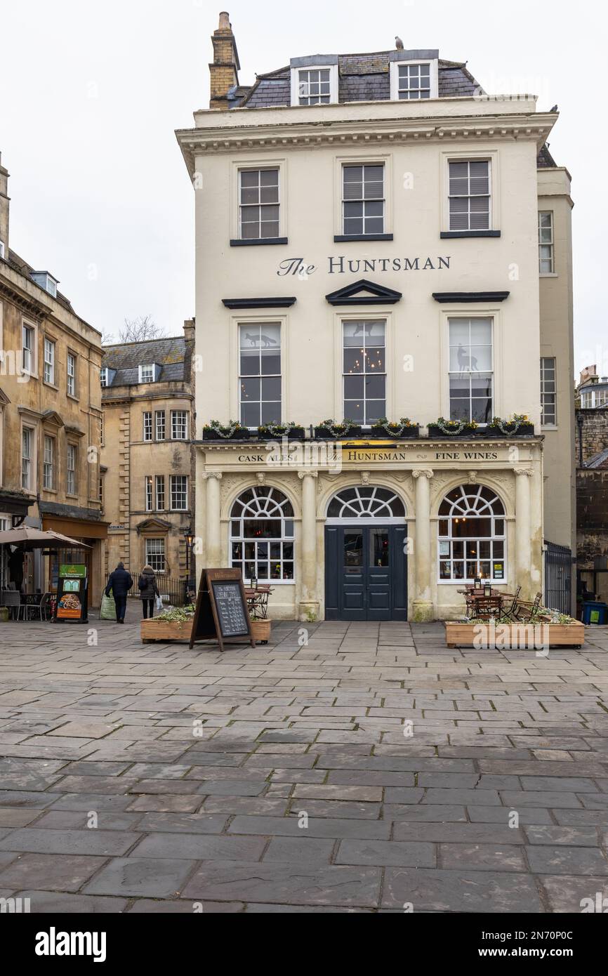 La casa pubblica e ristorante Huntsman in un bellissimo edificio georgiano, il centro di Bath City, patrimonio dell'umanità dell'UNESCO, Somerset, Inghilterra, Regno Unito Foto Stock