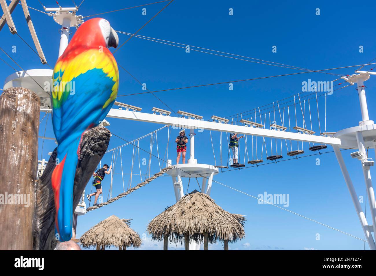 Altitudine Skywalk a poppa della nave da crociera P&o Arvia, piccole Antille, Caraibi Foto Stock