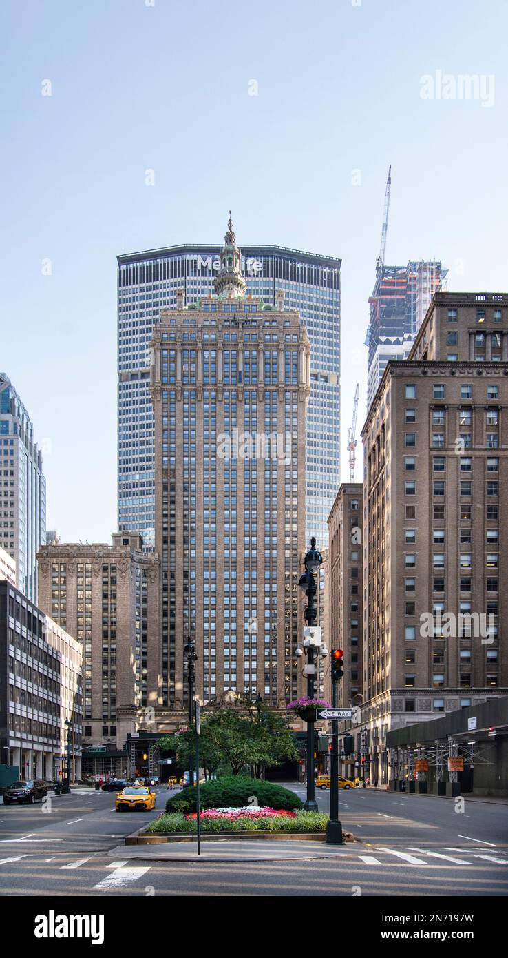 New York City, Stati Uniti. Una vista attraverso Park Avenue verso Helmsley Building e MetLife Building a Manhattanng a Manhattan Foto Stock