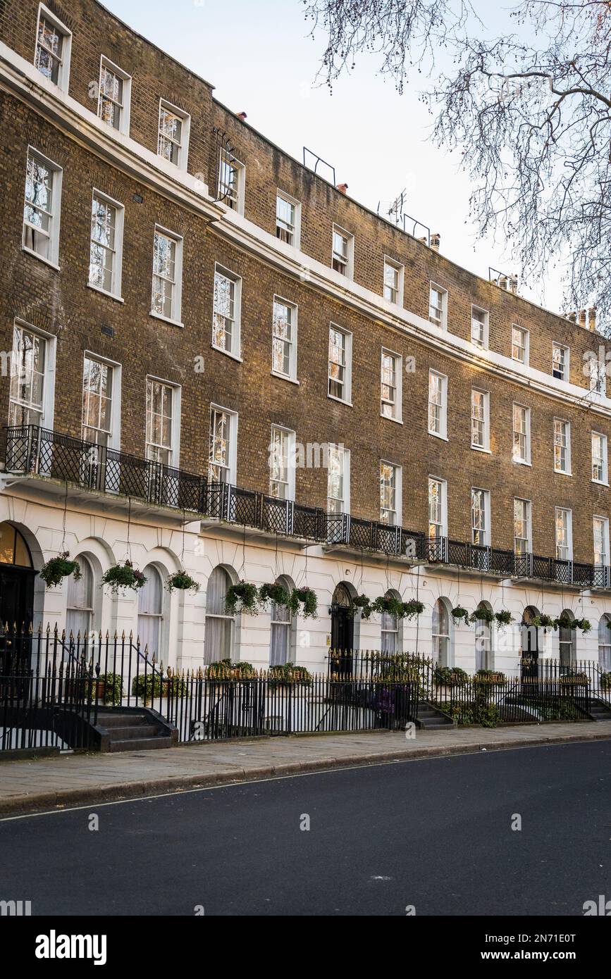 Cartwright Gardens, una strada a forma di mezzaluna a Bloomsbury, Londra, Inghilterra, Regno Unito Foto Stock