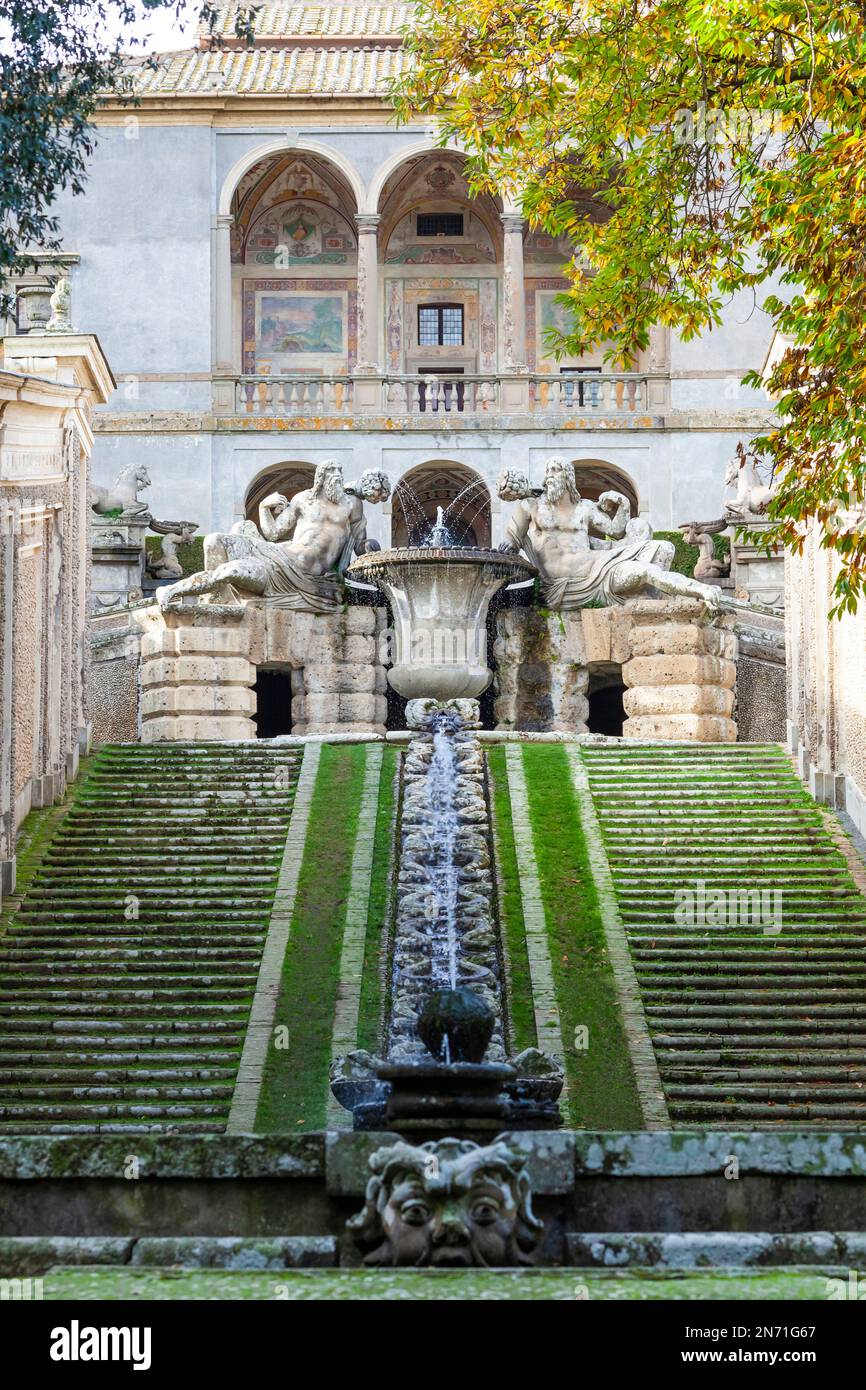 Cascata nel giardino di Villa Farnese a Caprarola, Lazio Foto Stock