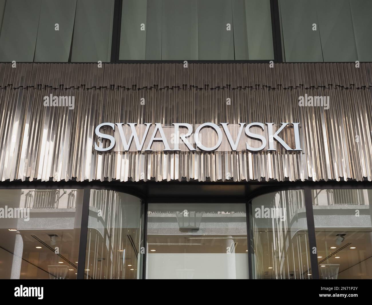 TORINO, ITALIA - CIRCA SETTEMBRE 2022: Cartello Swarovsky storefront Foto Stock