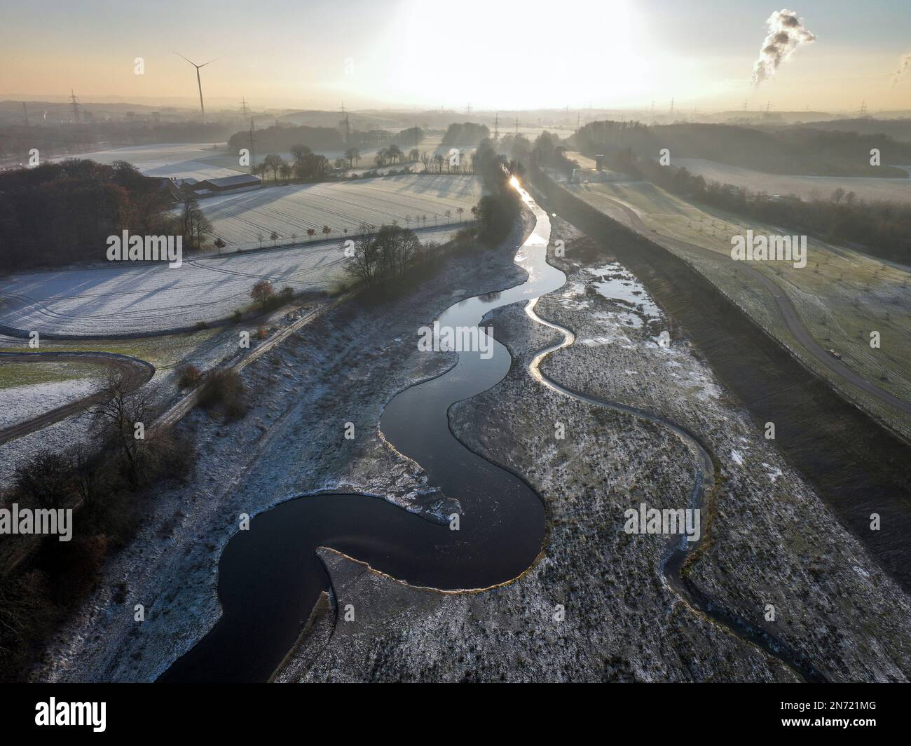 Paesaggio invernale EMSCHERLAND, Renaturalized Emscher, ricostruzione Emscher, Recklinghausen, Castrop-Rauxel, Renania settentrionale-Vestfalia, Germania Foto Stock