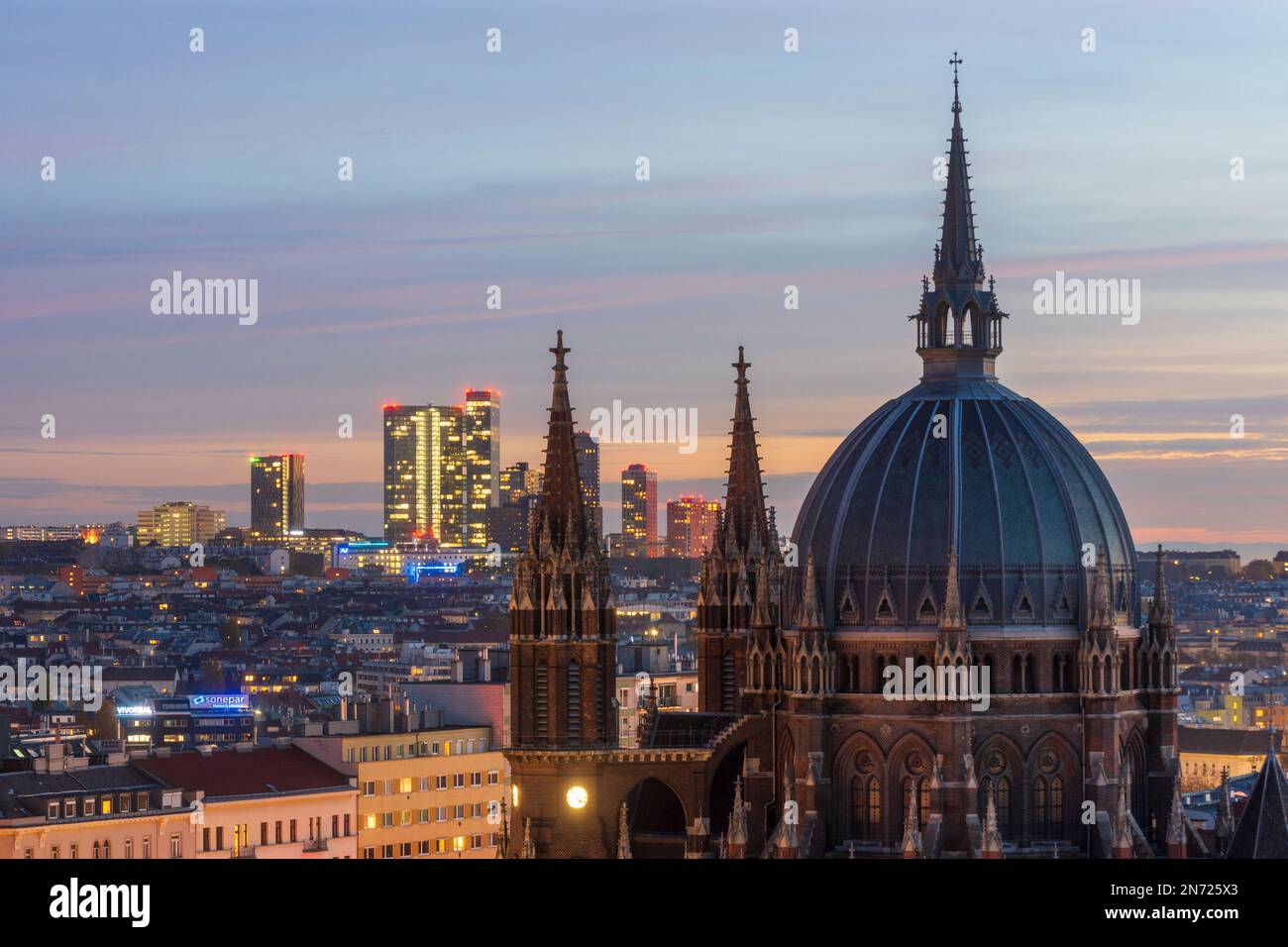 Vienna, chiesa Kirche Maria vom Assedio, altissimi a Wienerberg nel 15. Rudolfsheim-Fünfhaus, Vienna, Austria Foto Stock