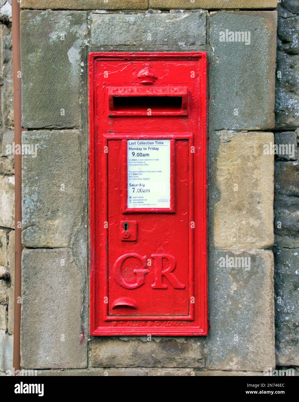 Royal mail rosso George V posta cassetta posta nel muro dello zoo di Edimburgo su strada costorphine Foto Stock