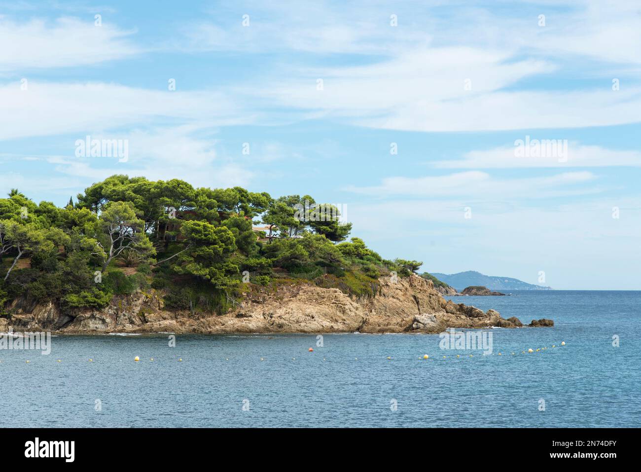 Parte rocciosa della costa a la Tour Fondue. Foto Stock