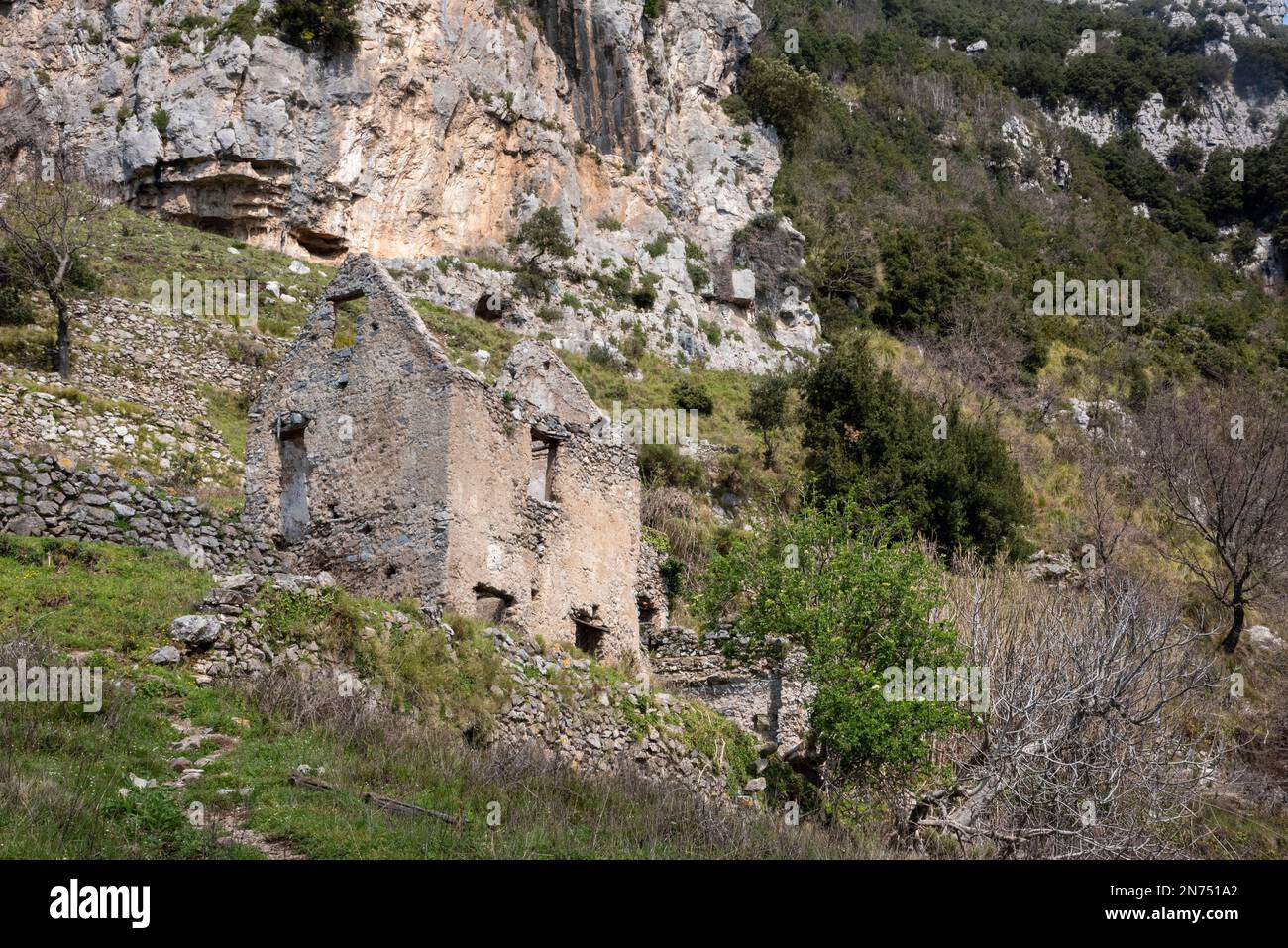 Litorale della panoramica costiera amalfitana dal sentiero degli dei, Italia Foto Stock