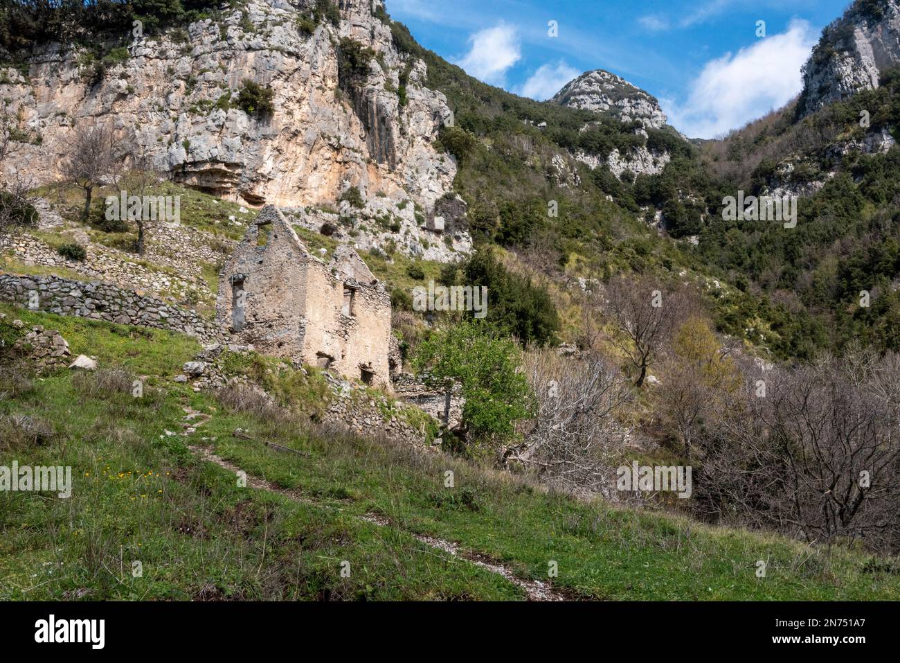 Litorale della panoramica costiera amalfitana dal sentiero degli dei, Italia Foto Stock