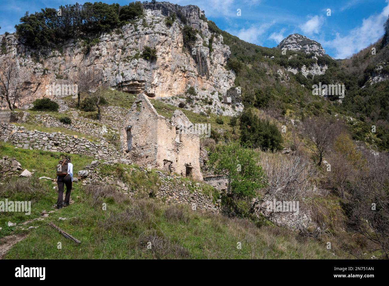 Escursioni il famoso Sentiero degli dei, il sentiero degli dei della Costiera Amalfitana, Italia meridionale Foto Stock