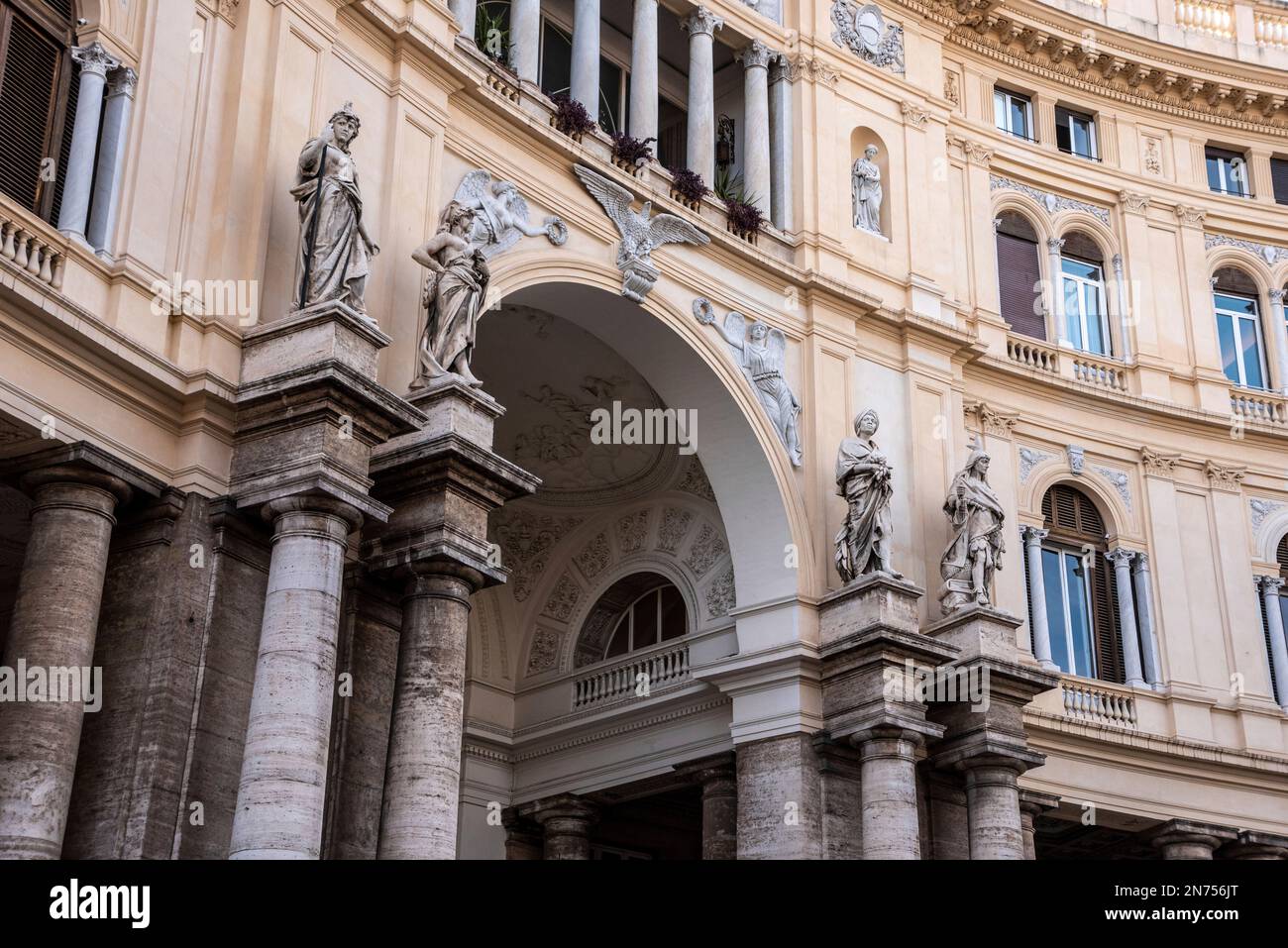 Galleria Umberto i a Napoli, costruito in stile Art Nouveau, nel sud Italia Foto Stock