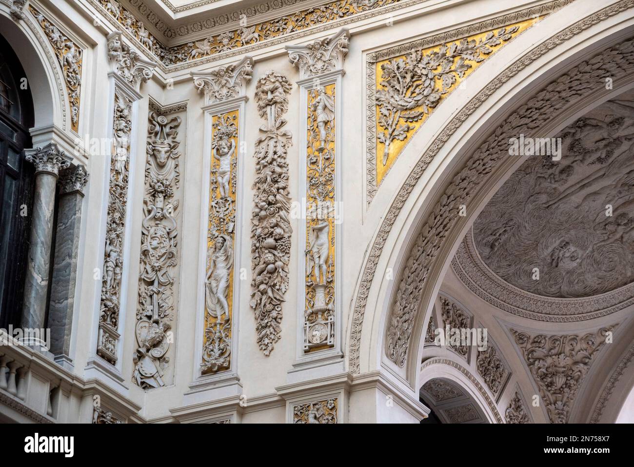 Galleria Umberto i a Napoli, costruito in stile Art Nouveau, nel sud Italia Foto Stock