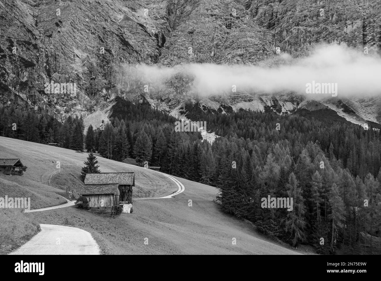 Escursioni il Parco Naturale Fanes Sennes Prags nelle Alpi dolomitiche, Alto Adige in Italia Foto Stock