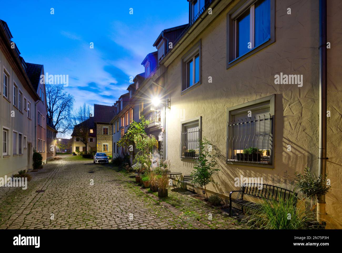 Quartiere di Zurigo, illuminato, città vecchia, ciottoli, ora blu, Autunno, Schweinfurt, Franconia, Baviera, Germania, Europa Foto Stock