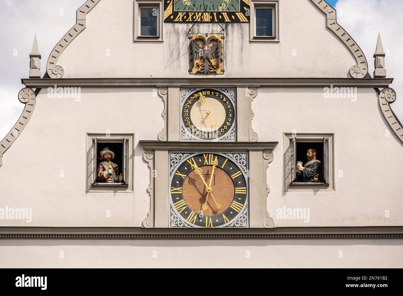 Germania, Baviera, Franconia media, Rothenburg ob der Tauber, piazza del mercato, replica della bevanda principale nell'orologio astronomico presso il luogo di bere consiglio Foto Stock