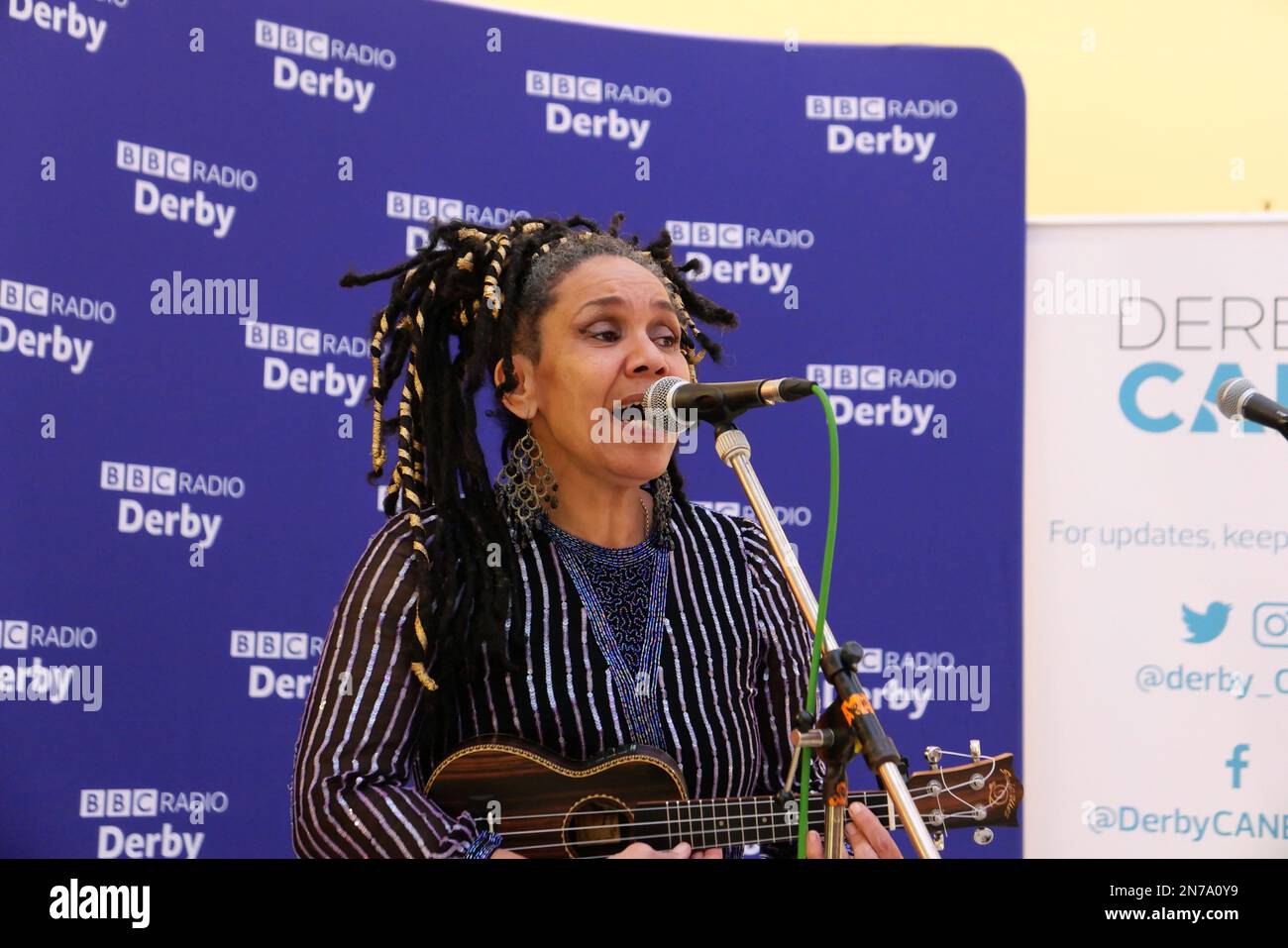 Sue Warren si esibisce al DERBY CAN di Derby UK nel gennaio 2023 Foto Stock