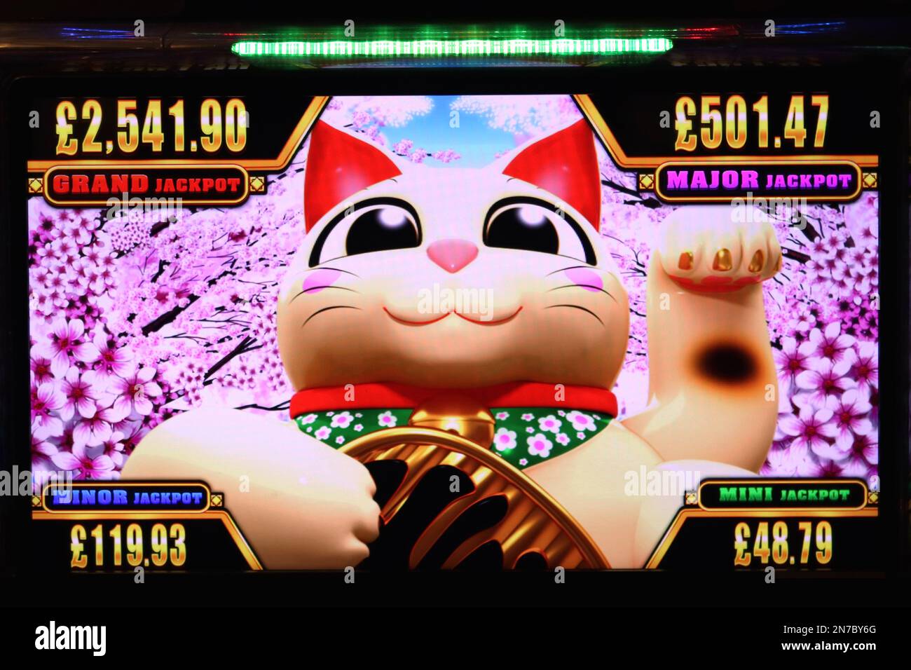 Grafica colorata a tema dello schermo di una slot machine che visualizza quattro possibili scenari di jackpot. Foto Stock