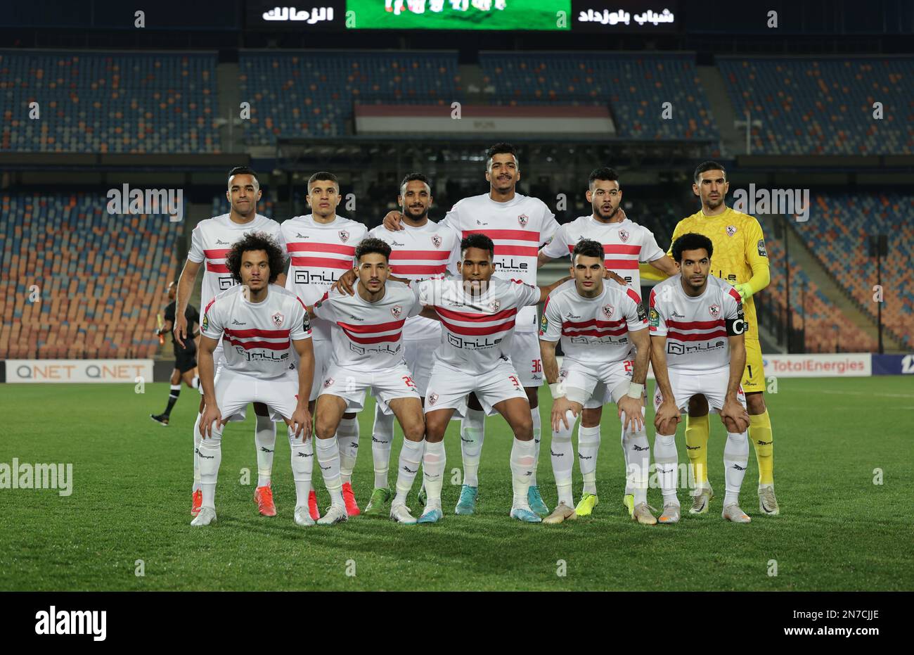 CAIRO, EGITTO - 10 febbraio 2023 - Zamalek SC giocatori posa per la foto di squadra - Mohamed Hussein Awad, Hossam Abdulmaguid, Mohamed Abdel Ghani, Mohamed Tarek, Ahmed Fatouh, Nabil Dunga, AMR Emad, Omar Gaber, Zizo, Seifeddine Jaziri, Abdallah Sayed durante la partita di gruppo della CAF Champions League tra Zamalek SC e CR Beliouizdad allo stadio internazionale del Cairo, il Cairo, Egitto. (Foto M.Bayoumy/SFSI) Credit: Sebo47/Alamy Live News Foto Stock