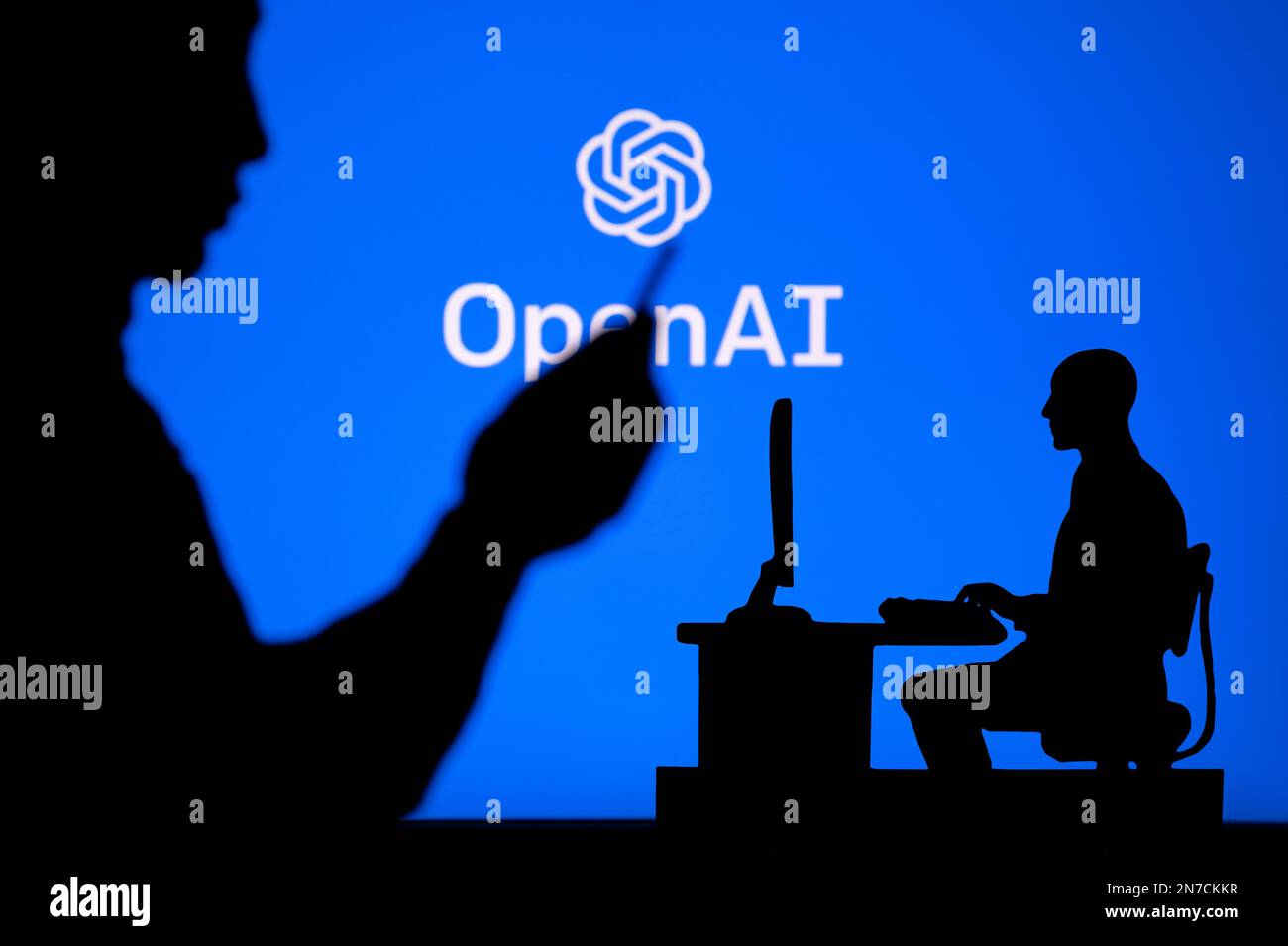 GIAPPONE, TOKYO. 30 GENNAIO 2023: Apertura ai. Il futuro è ora: L'uomo e lo sviluppatore Web abbracciano la tecnologia Foto Stock