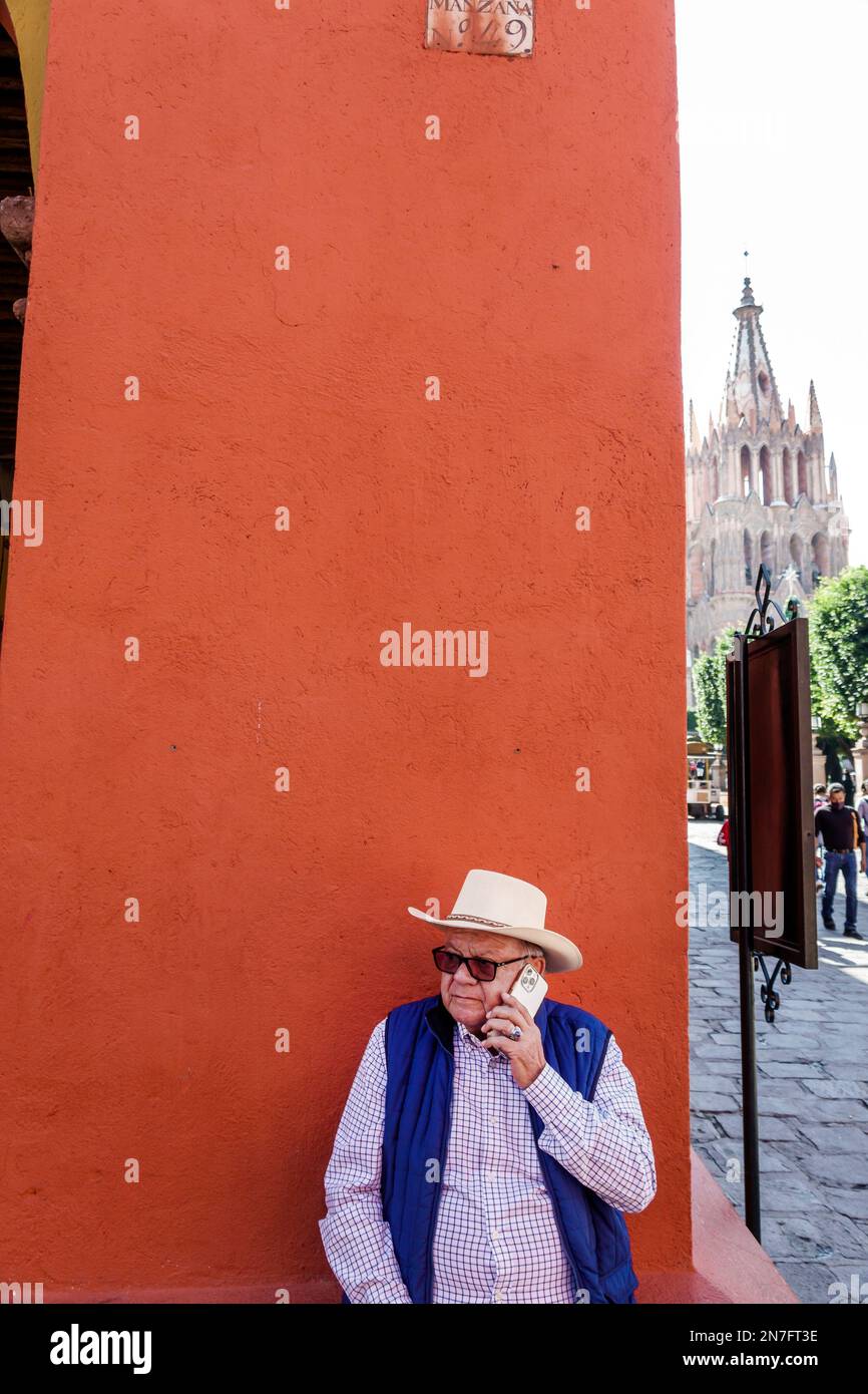 San Miguel de Allende Guanajuato Messico, Historico Centro storico zona Centro, cappello uomo maschio, adulti, residenti residenti, anziani Foto Stock
