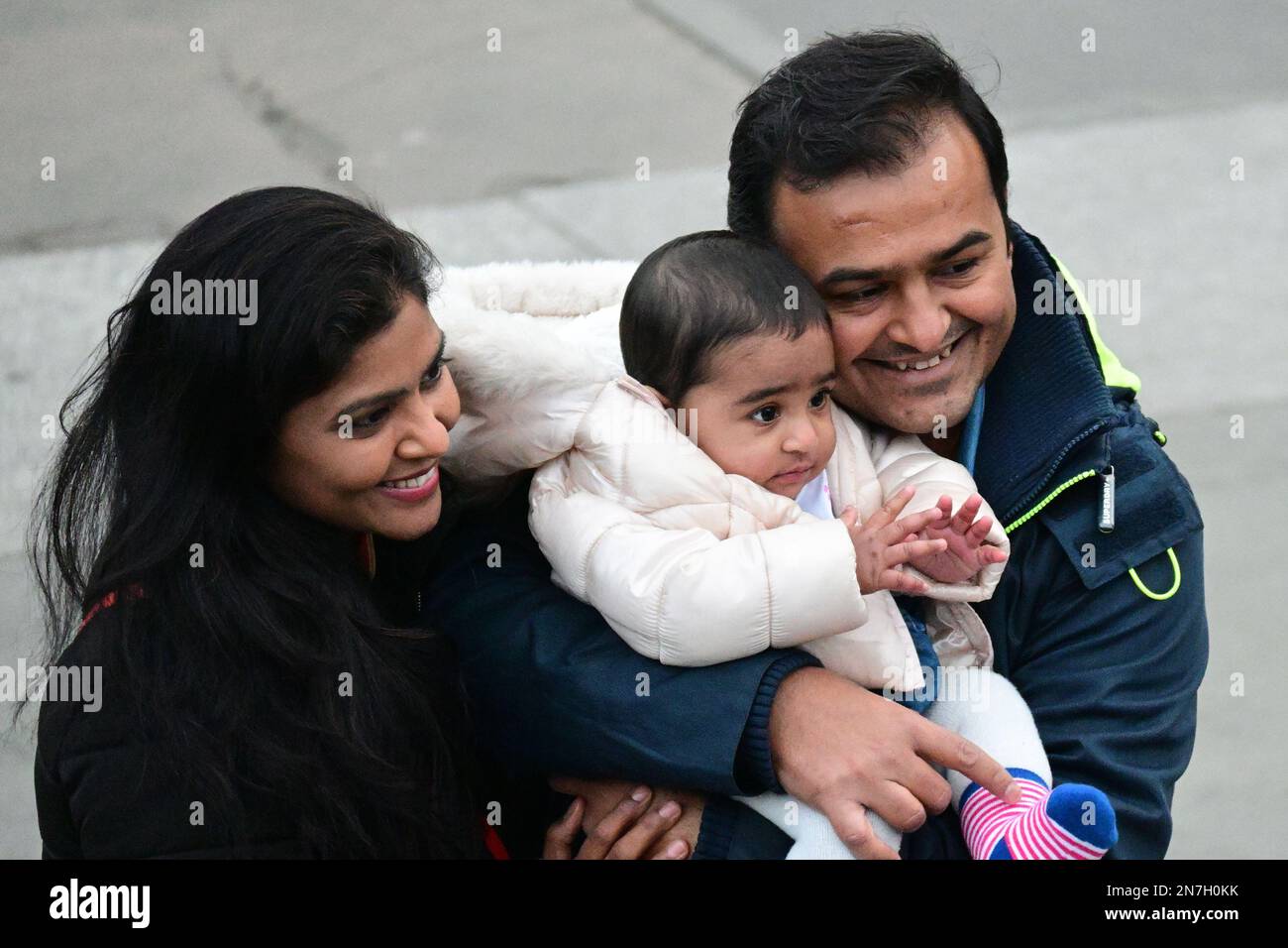 Londra, Regno Unito. 10 febbraio 2023. Turisti che si prendono selfie l'un l'altro a Trafalgar Square, Londra, Regno Unito. Credit: Vedi li/Picture Capital/Alamy Live News Foto Stock