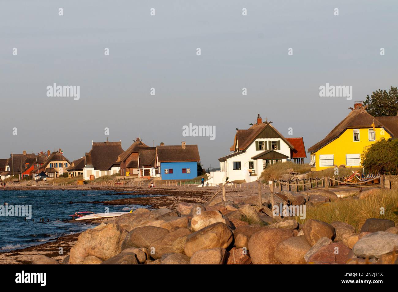 Case sulla spiaggia in riva a Heiligenhafen. Foto Stock