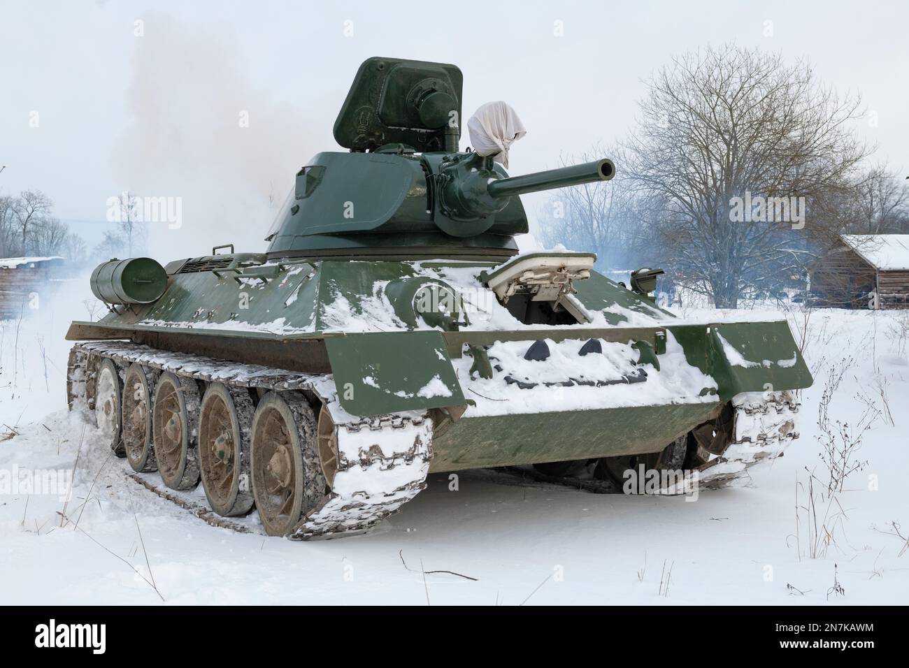 KRASNOYE SELO, RUSSIA - 05 FEBBRAIO 2023: Primo piano di un carro armato sovietico T-34-76 in un nuvoloso giorno di febbraio. Parco storico militare "Steel Landing" Foto Stock