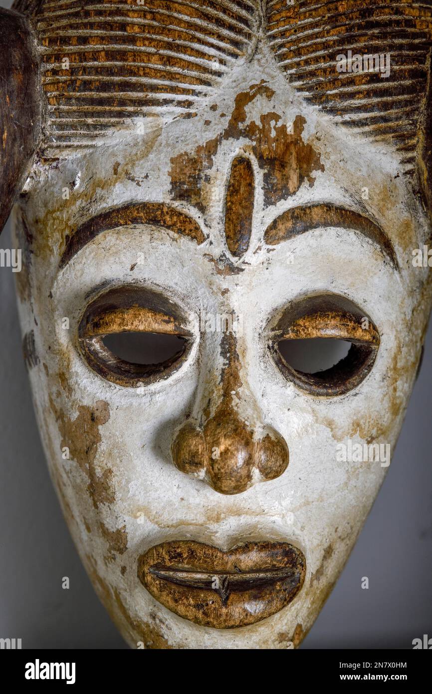 Maschera in legno di Gabon, arte, arte saccheggiata Foto Stock