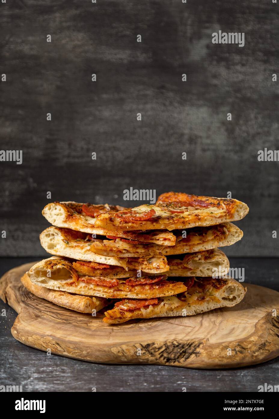 pizza stack vista frontale Foto Stock